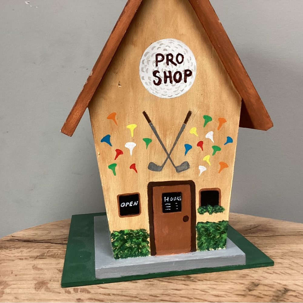 🟢 Vintage & Hand Painted - Solid Wood & Golf Themed Birdhouse - Very Unique - Picture 6 of 14